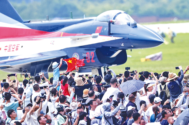 2男2女吃鸡吧操逼视频长春航空展迎来首个公众日